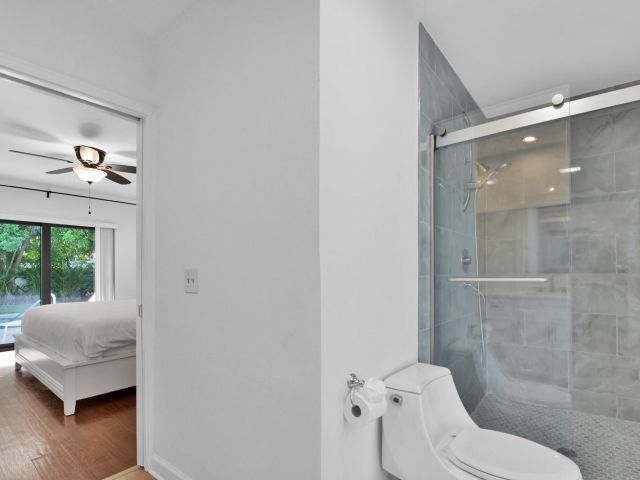 Продажа дома по адресу 6000 NE 18th Terrace - фото 6114948