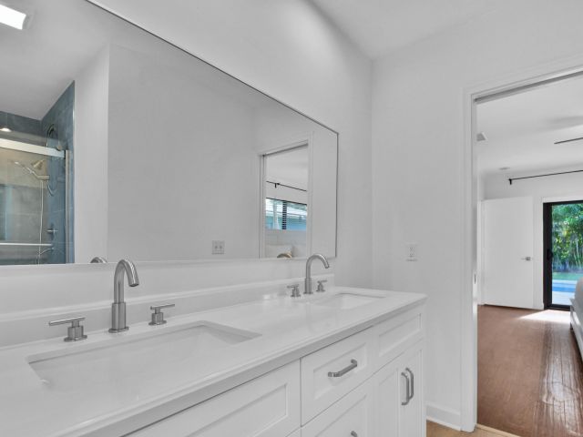 Продажа дома по адресу 6000 NE 18th Terrace - фото 6114949