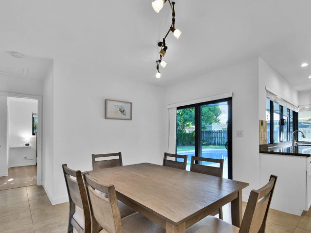 Продажа дома по адресу 6000 NE 18th Terrace - фото 6114954