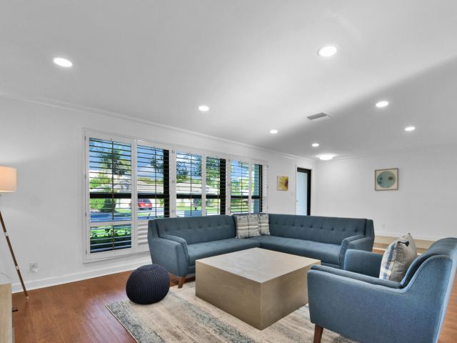 Продажа дома по адресу 6000 NE 18th Terrace - фото 6114961