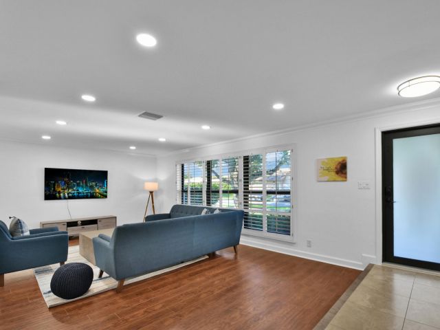 Продажа дома по адресу 6000 NE 18th Terrace - фото 6114962