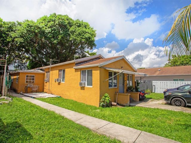 Продажа дома по адресу 460 NW 23rd Ct - фото 5831332