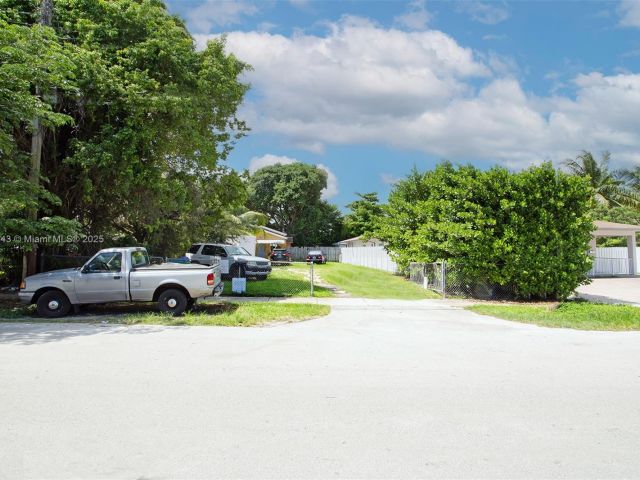 Продажа дома по адресу 460 NW 23rd Ct - фото 5831333