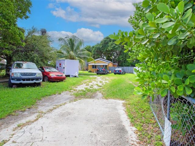 Продажа дома по адресу 460 NW 23rd Ct - фото 5831336