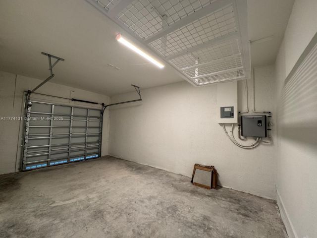 Дом в аренду по адресу 635 SE 13th St Cir . - фото 5838969