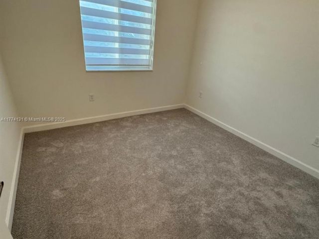 Дом в аренду по адресу 635 SE 13th St Cir . - фото 5838970