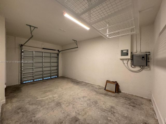 Дом в аренду по адресу 635 SE 13th St Cir . - фото 5838971