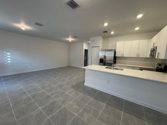 Дом в аренду по адресу 635 SE 13th St Cir . - фото 5838979