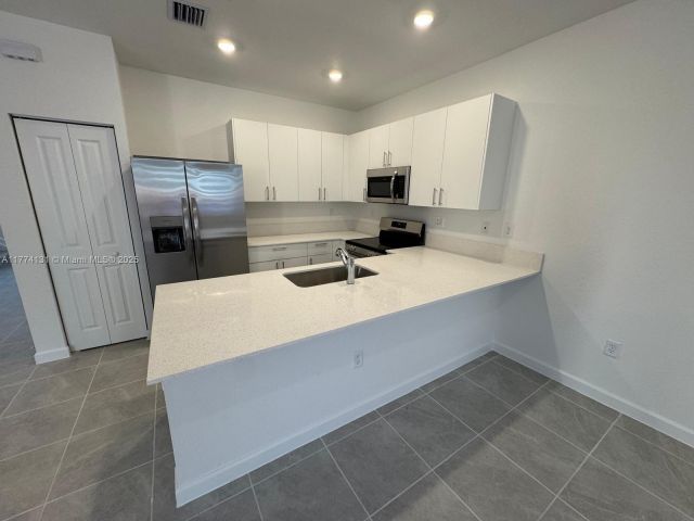 Дом в аренду по адресу 635 SE 13th St Cir . - фото 5838981