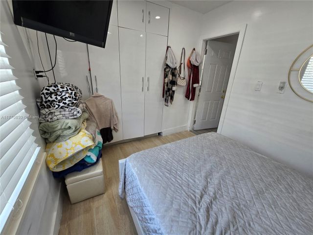 Продажа дома по адресу 1011 NW 64th St - фото 5837429