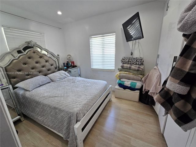 Продажа дома по адресу 1011 NW 64th St - фото 5837431