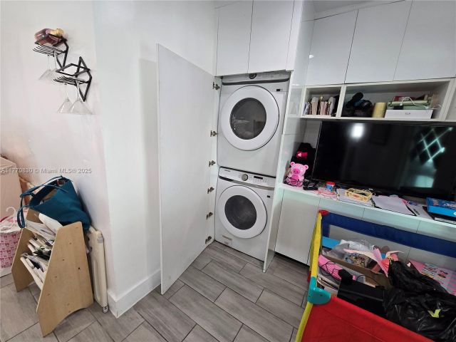 Продажа дома по адресу 1011 NW 64th St - фото 5837432