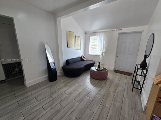 Продажа дома по адресу 1011 NW 64th St - фото 5837434