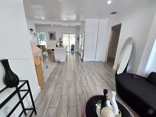 Продажа дома по адресу 1011 NW 64th St - фото 5837437