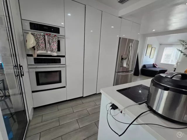 Продажа дома по адресу 1011 NW 64th St - фото 5837442