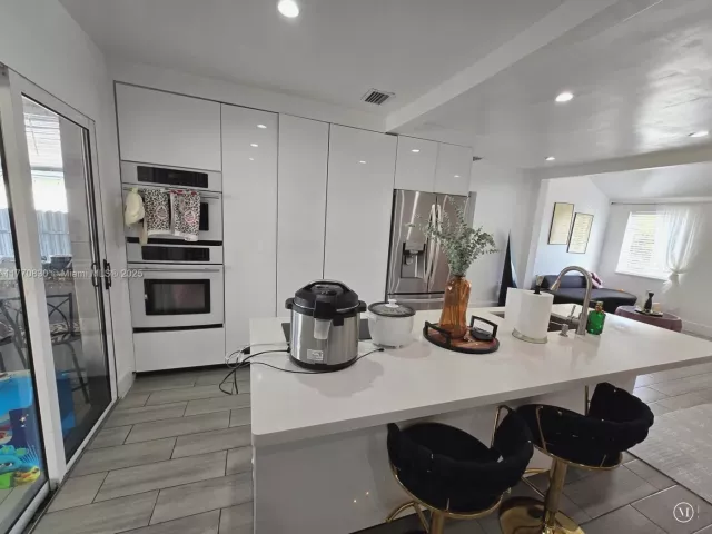 Продажа дома по адресу 1011 NW 64th St - фото 5837444