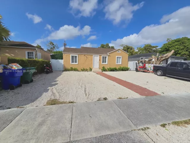 Продажа дома по адресу 1011 NW 64th St - фото 5837445