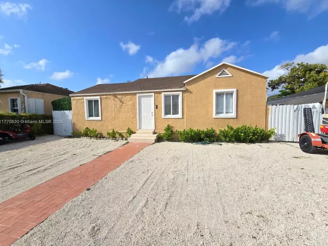 Продажа дома по адресу 1011 NW 64th St - фото 5837446