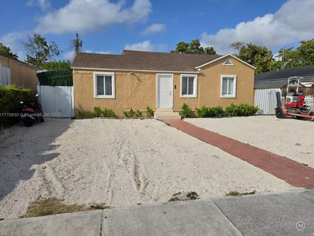 Продажа дома по адресу 1011 NW 64th St - фото 5837447