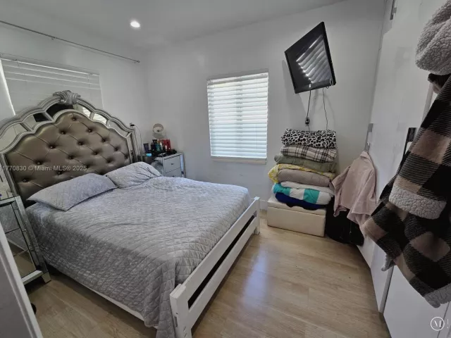 Продажа дома по адресу 1011 NW 64th St - фото 5837431