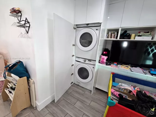 Продажа дома по адресу 1011 NW 64th St - фото 5837432