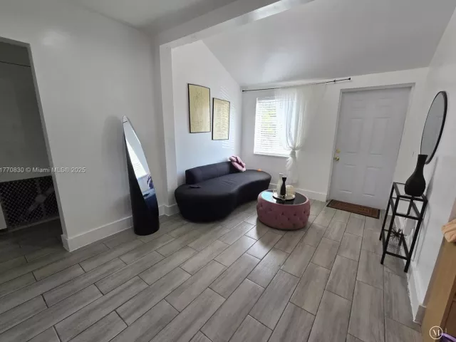 Продажа дома по адресу 1011 NW 64th St - фото 5837434