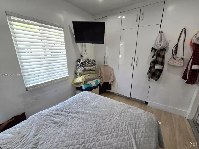 Продажа дома по адресу 1011 NW 64th St - фото 5837428