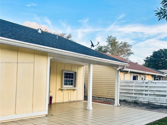 Продажа дома по адресу 15016 SW 139TH PL - фото 5839778