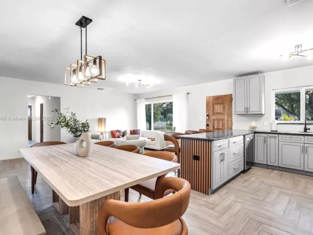 Дом в аренду по адресу 535 N Biscayne River Dr 1 - фото 5845627