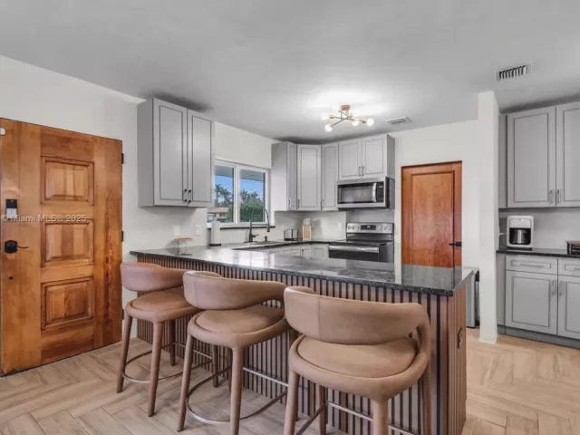 Дом в аренду по адресу 535 N Biscayne River Dr 1 - фото 5845628