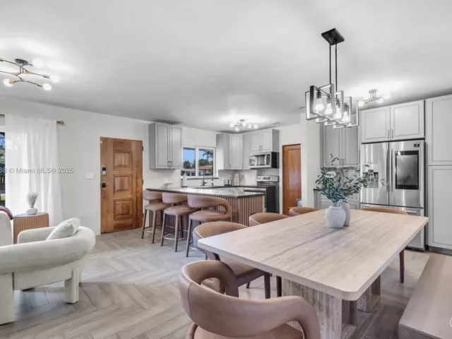 Дом в аренду по адресу 535 N Biscayne River Dr 1 - фото 5845629