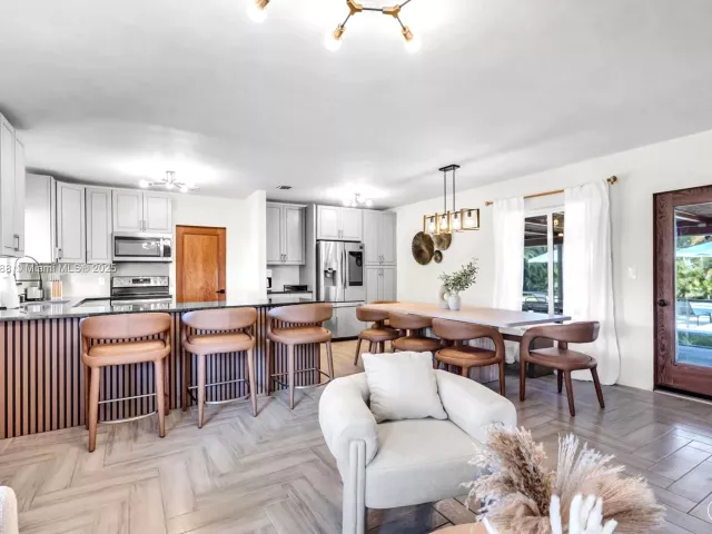 Дом в аренду по адресу 535 N Biscayne River Dr 1 - фото 5845630