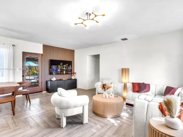 Дом в аренду по адресу 535 N Biscayne River Dr 1 - фото 5845632