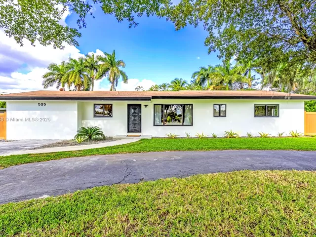 Дом в аренду по адресу 535 N Biscayne River Dr 1 - фото 5845633