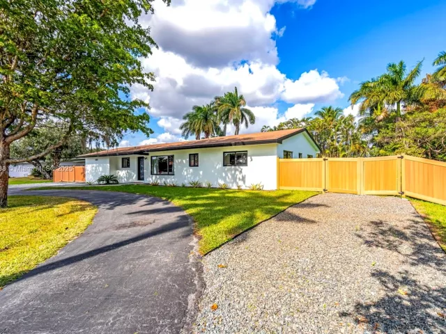 Дом в аренду по адресу 535 N Biscayne River Dr 1 - фото 5845634