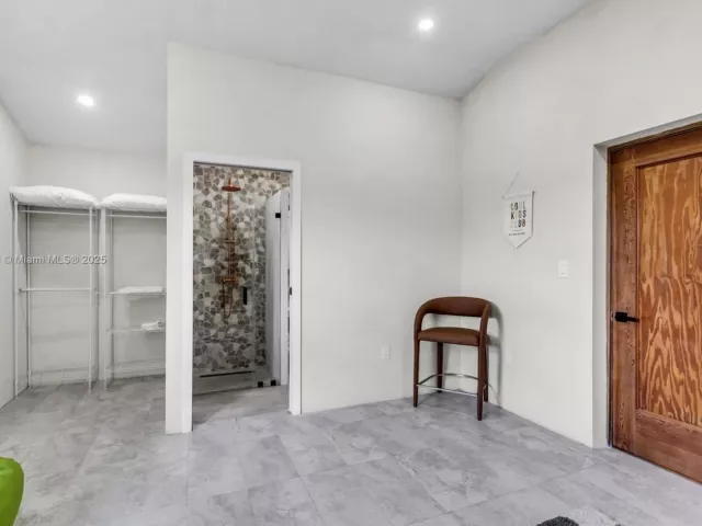 Дом в аренду по адресу 535 N Biscayne River Dr 1 - фото 5845619