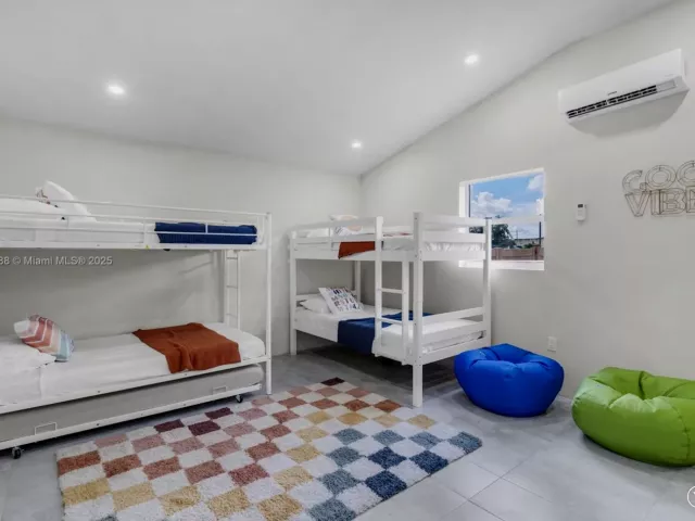 Дом в аренду по адресу 535 N Biscayne River Dr 1 - фото 5845621