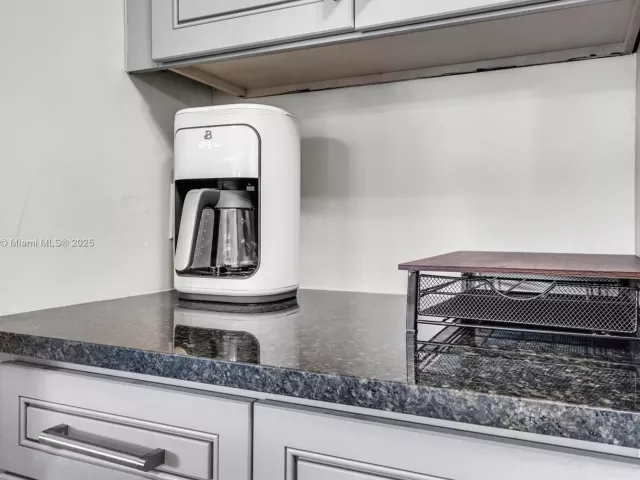 Дом в аренду по адресу 535 N Biscayne River Dr 1 - фото 5845622