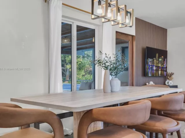 Дом в аренду по адресу 535 N Biscayne River Dr 1 - фото 5845624