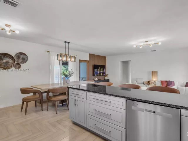 Дом в аренду по адресу 535 N Biscayne River Dr 1 - фото 5845625