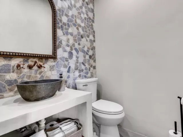 Дом в аренду по адресу 535 N Biscayne River Dr 1 - фото 5845617