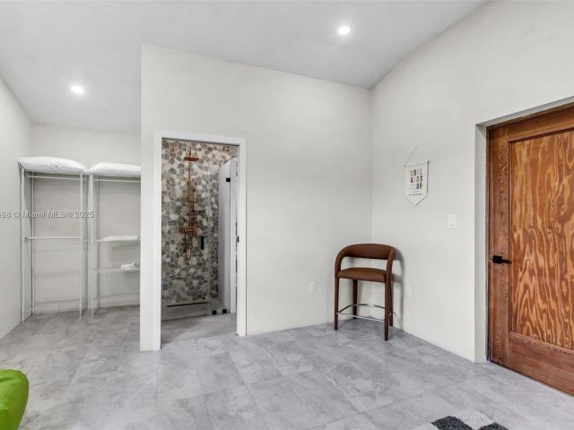 Дом в аренду по адресу 535 N Biscayne River Dr 1 - фото 5845619