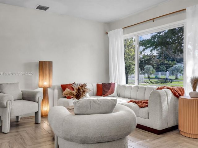 Дом в аренду по адресу 535 N Biscayne River Dr 1 - фото 5845623