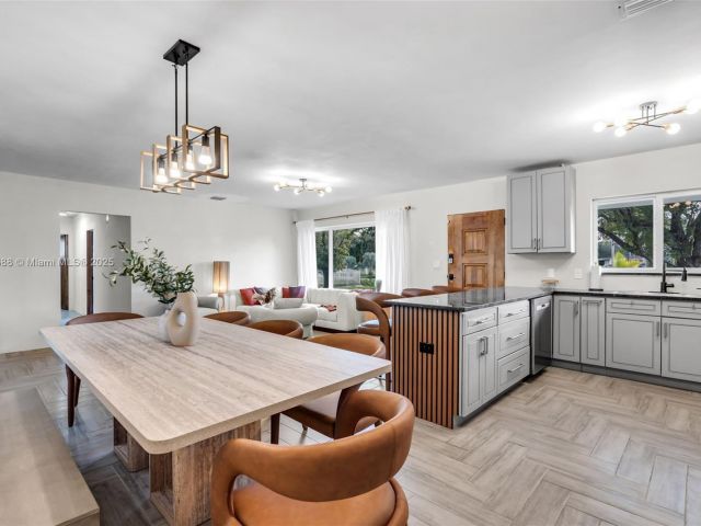 Дом в аренду по адресу 535 N Biscayne River Dr 1 - фото 5845627