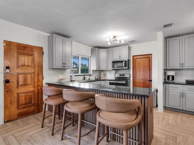 Дом в аренду по адресу 535 N Biscayne River Dr 1 - фото 5845628