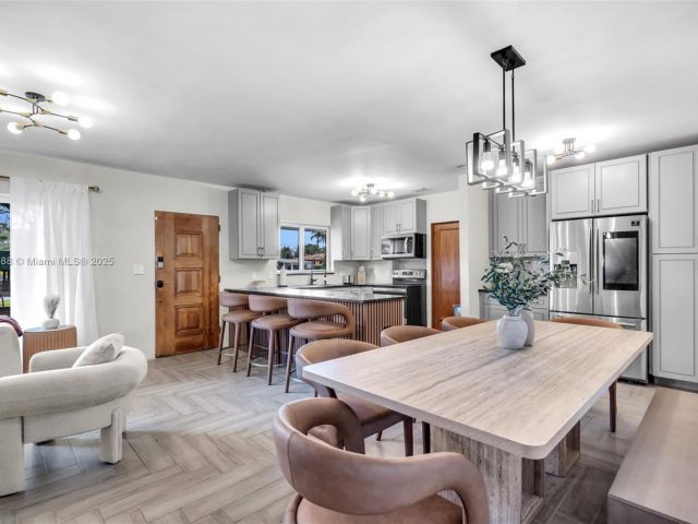 Дом в аренду по адресу 535 N Biscayne River Dr 1 - фото 5845629