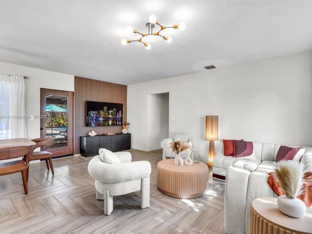 Дом в аренду по адресу 535 N Biscayne River Dr 1 - фото 5845632