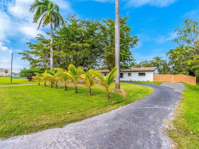 Дом в аренду по адресу 535 N Biscayne River Dr 1 - фото 5845635