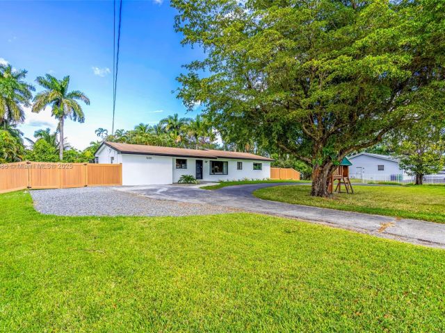 Дом в аренду по адресу 535 N Biscayne River Dr 1 - фото 5845636