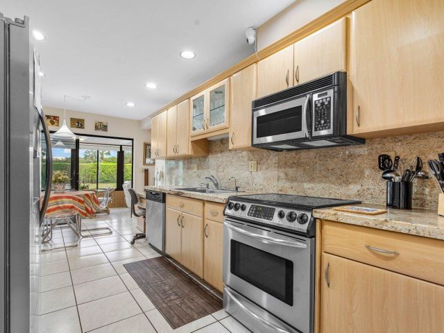 Продажа дома по адресу 6053 Petaluma Drive - фото 5847708